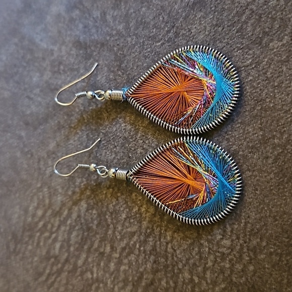 VTG Threaded Spirograph Teardrop Metallic Dangle Hook Earrings - Picture 2 of 5